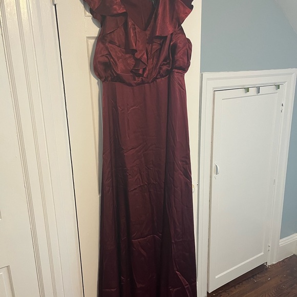 Satin Maroon Evening Dress - Picture 3 of 6